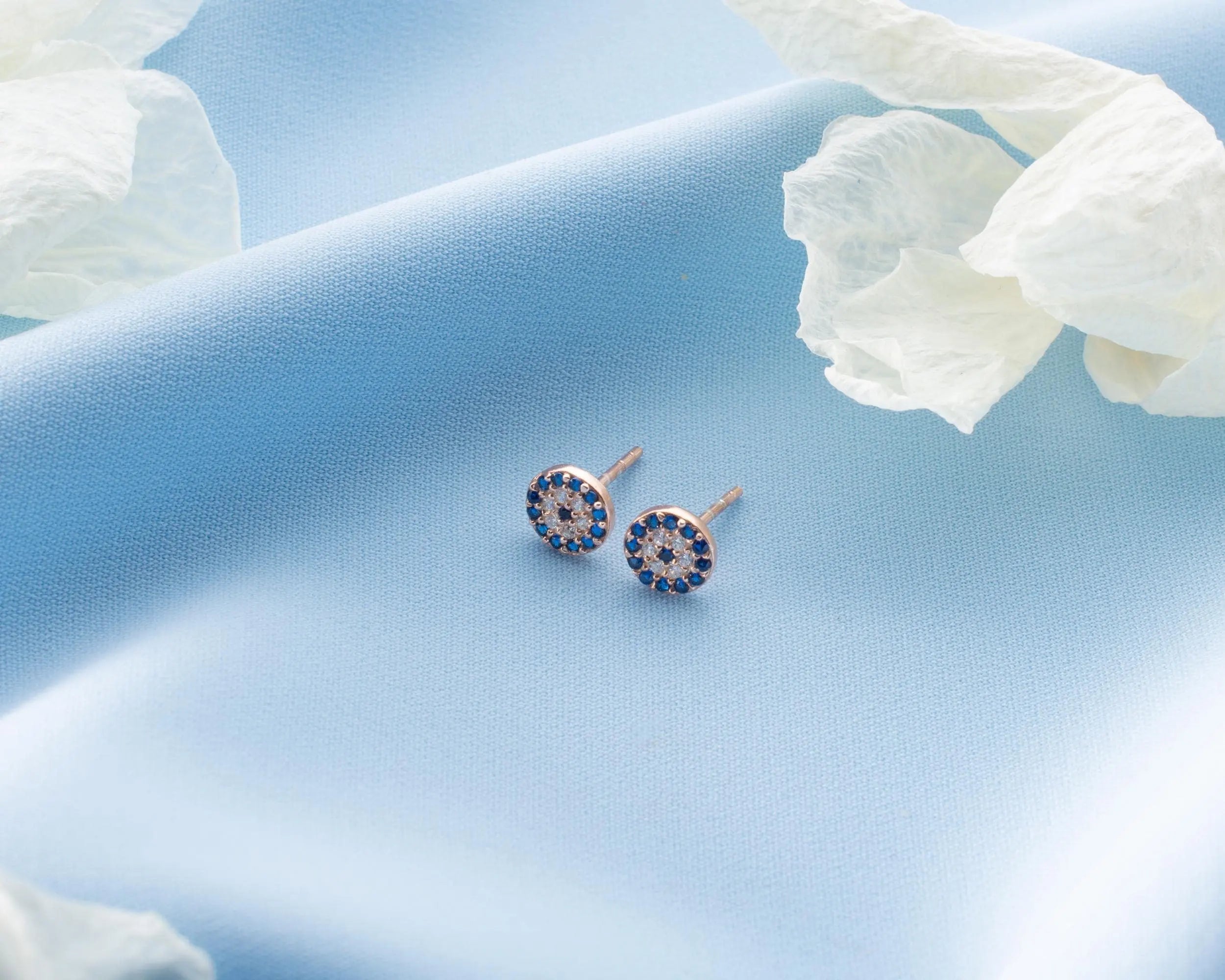 Small Hoop Earrings: Timeless Everyday Earrings for Women