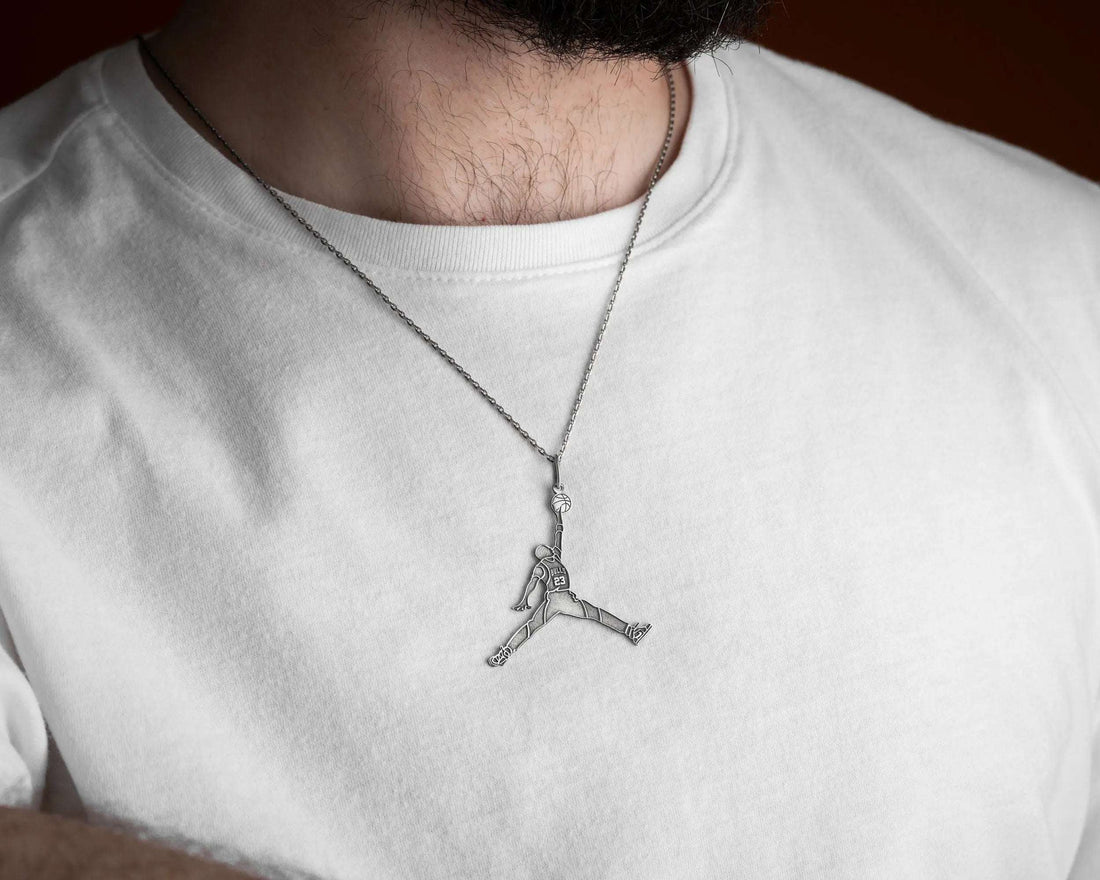How to Choose Everyday Jewelry That Makes Every Outfit Look Elegant