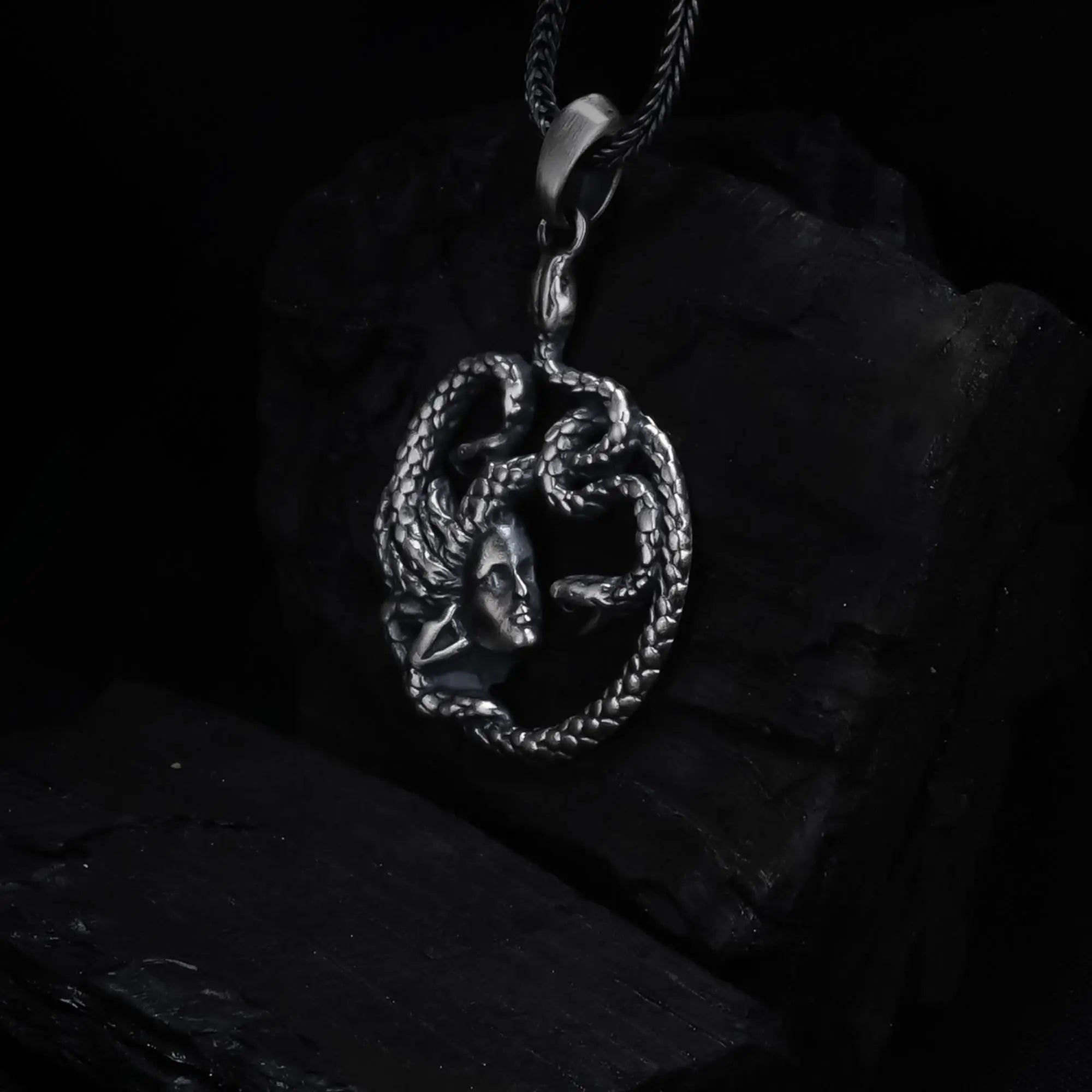 Collier pendentif Méduse en argent sterling : Bijou cadeau mythologie grecque