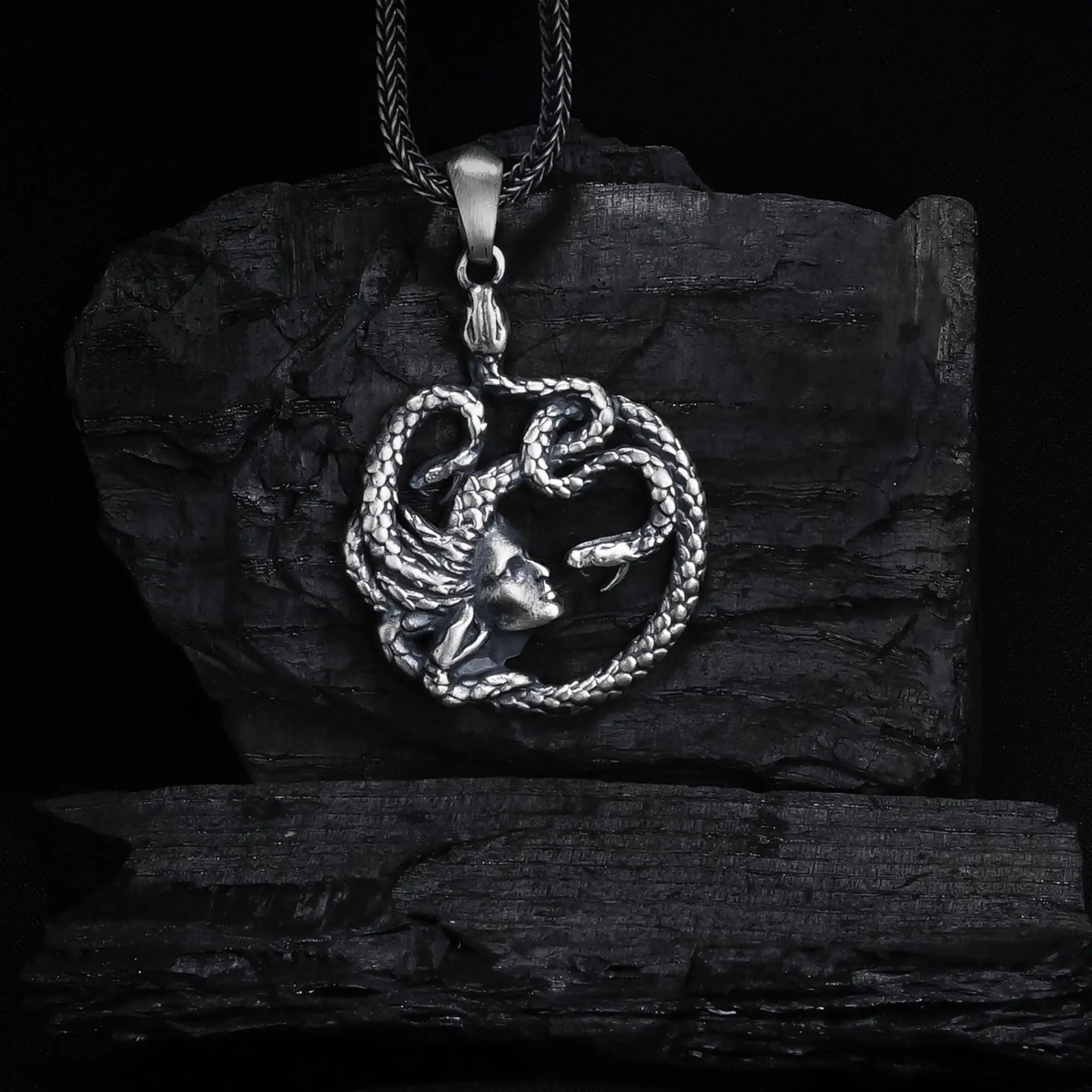 Collier pendentif Méduse en argent sterling : Bijou cadeau mythologie grecque