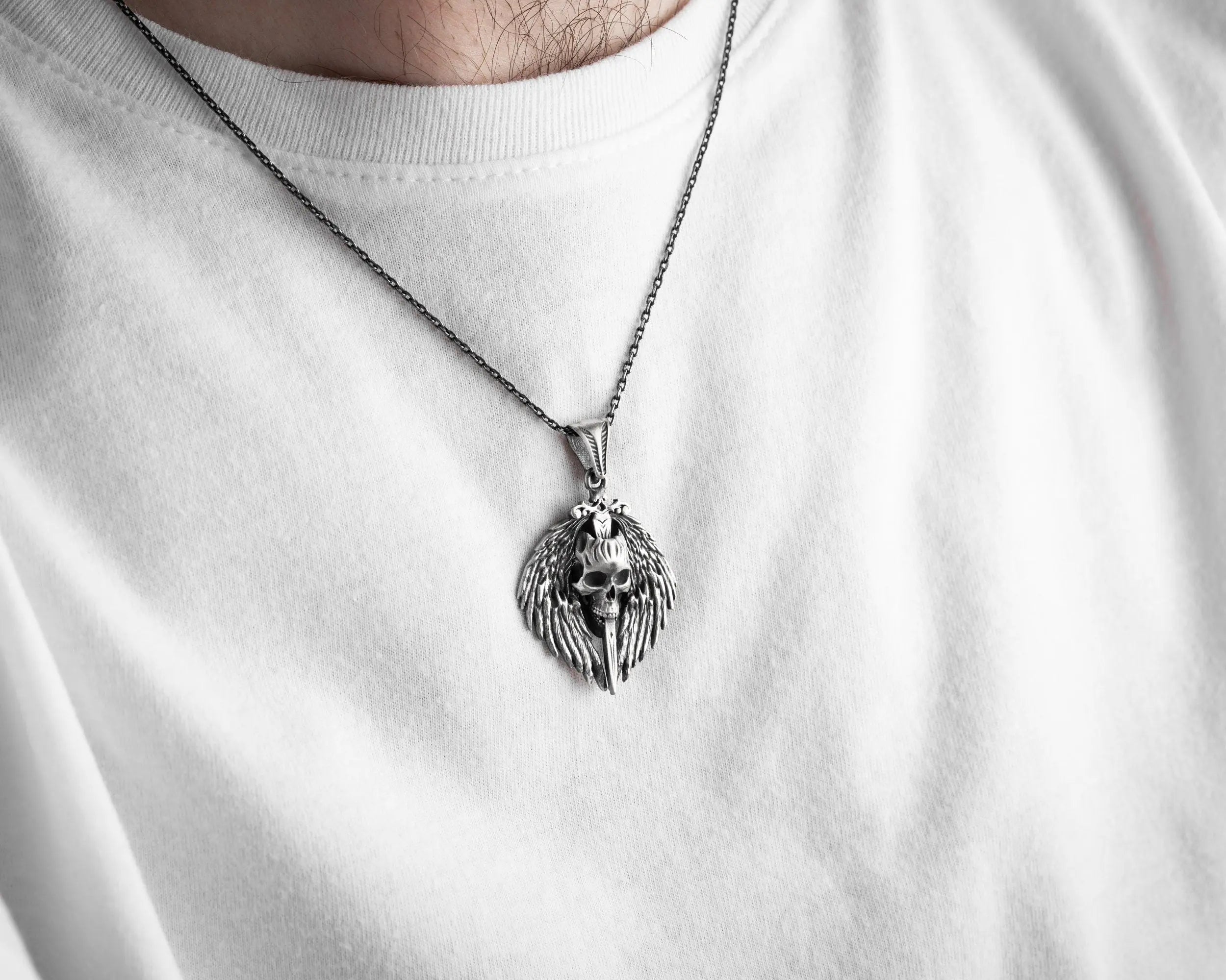 Collier épée tête de mort en argent sterling oxydé : Breloque tête de mort vintage