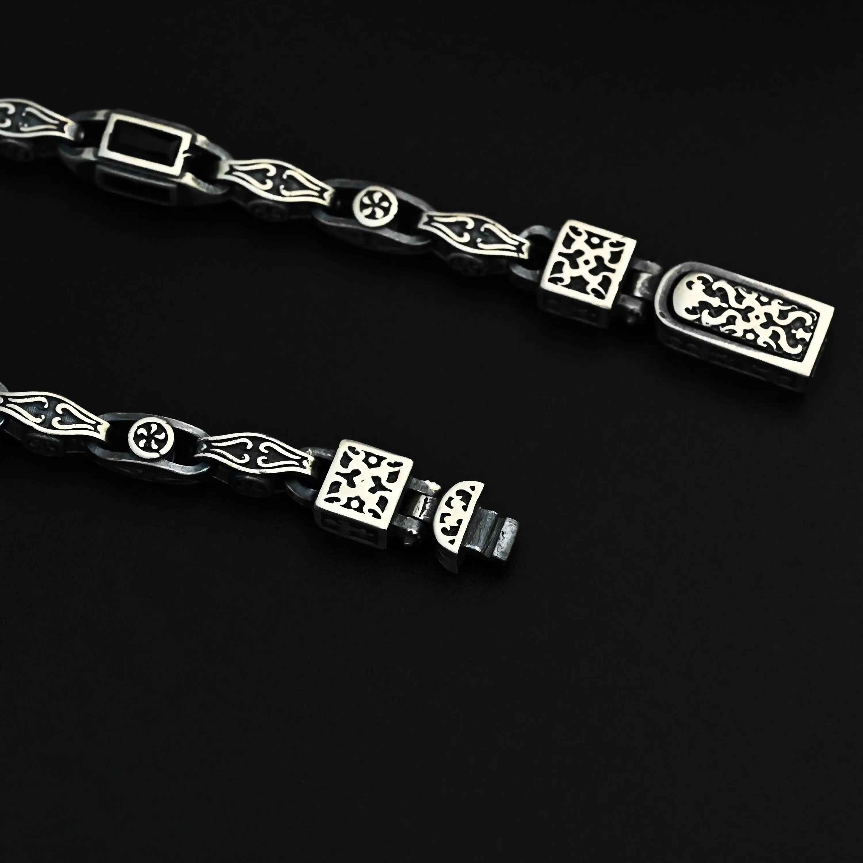 Sterling Silver Men's Bracelet: Black Zircon Vintage Link Design
