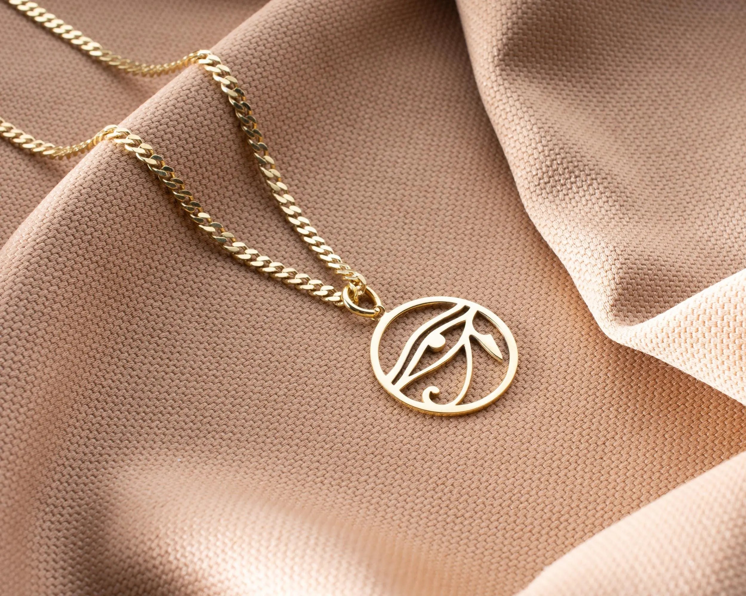 Collier Œil d'Horus argenté : Pendentif égyptien, Pendentif historique