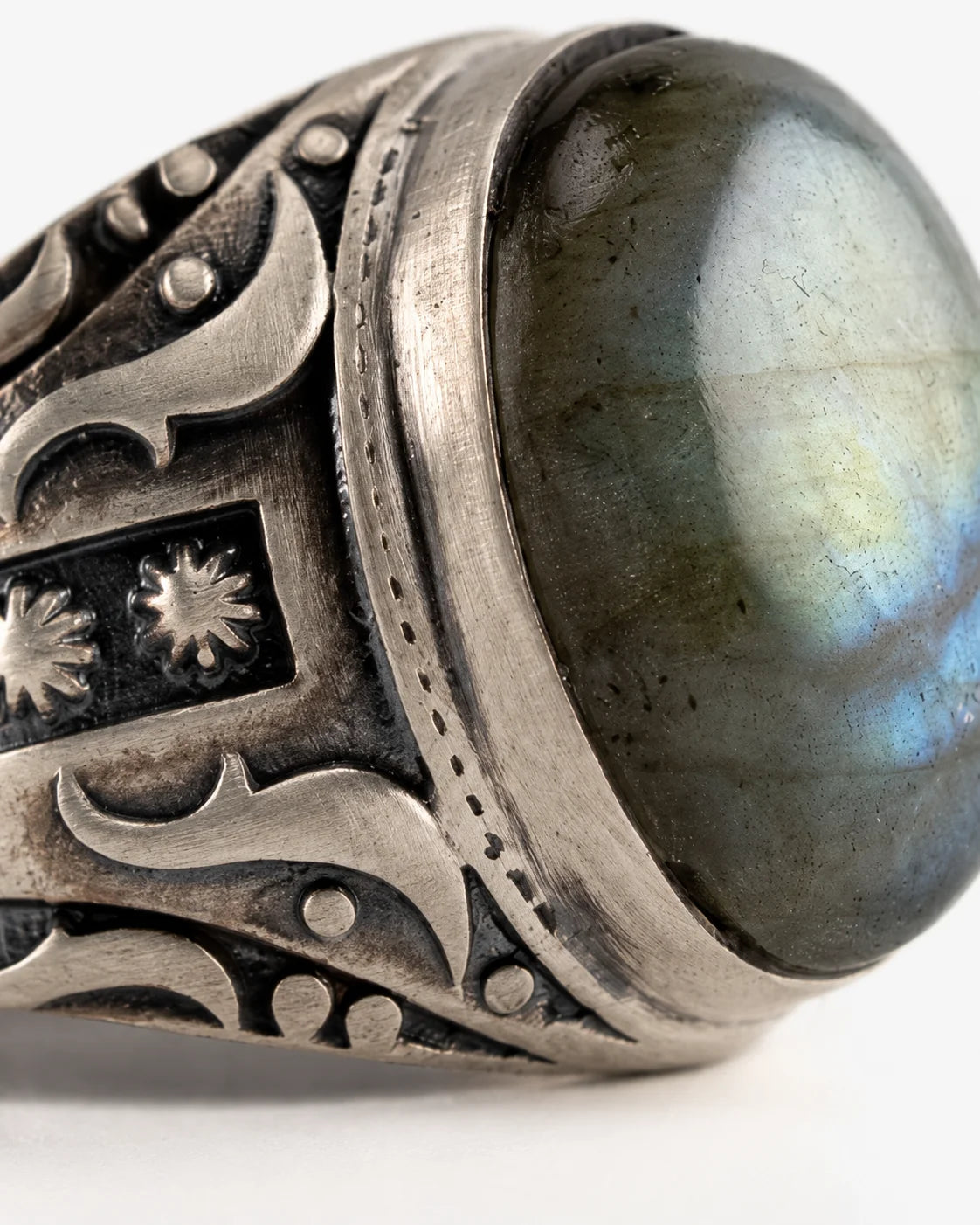 Labradorite Oval Relief Motif Ring  Ring Charmora Jewelry