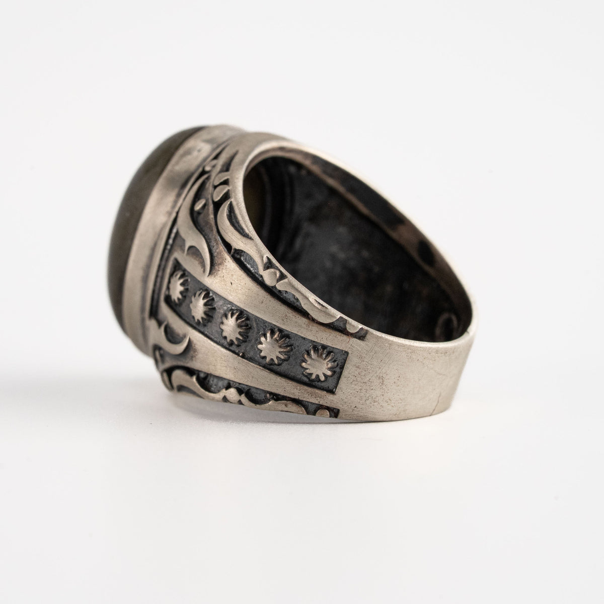 Labradorite Oval Relief Motif Ring  Ring  Charmora Jewelry