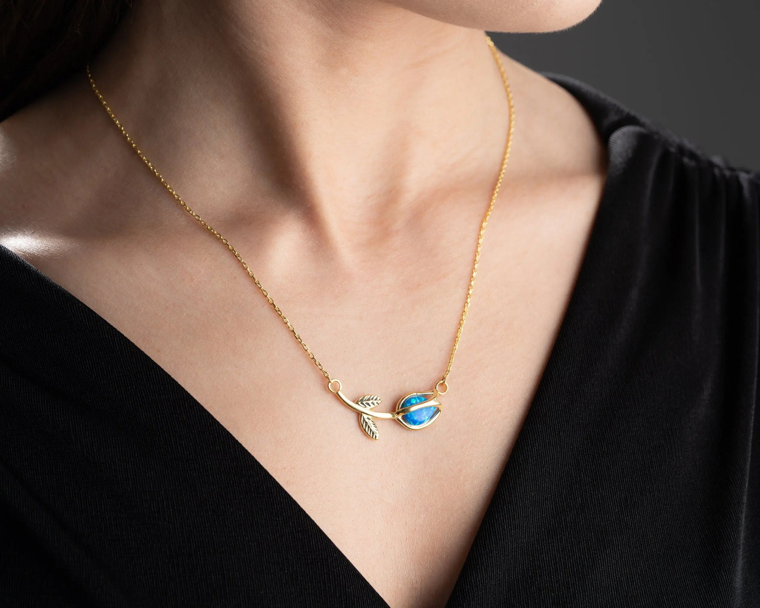 Collier Tulipe Opale Bleue : Pendentif en Argent Sterling 925