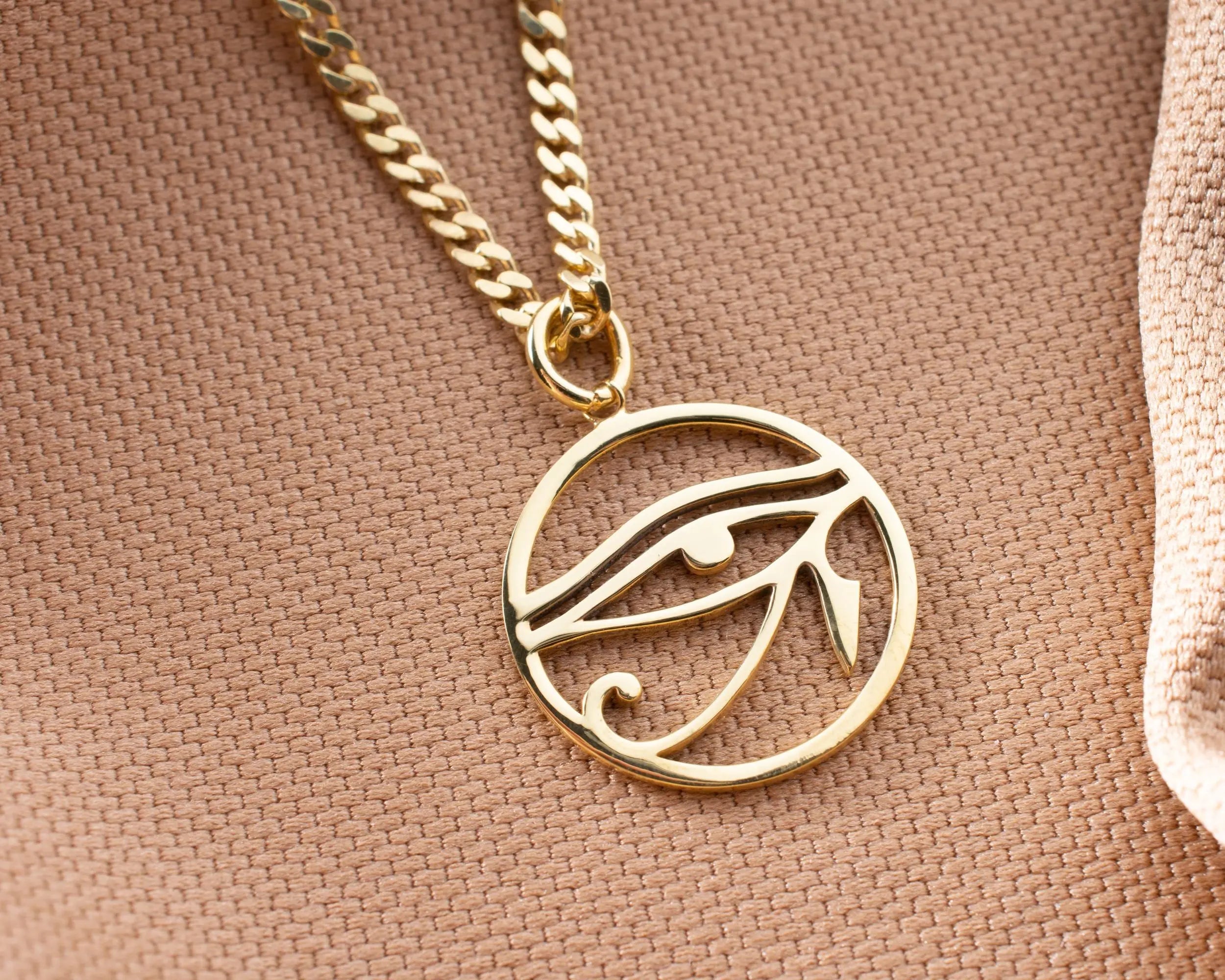 Collier Œil d'Horus argenté : Pendentif égyptien, Pendentif historique