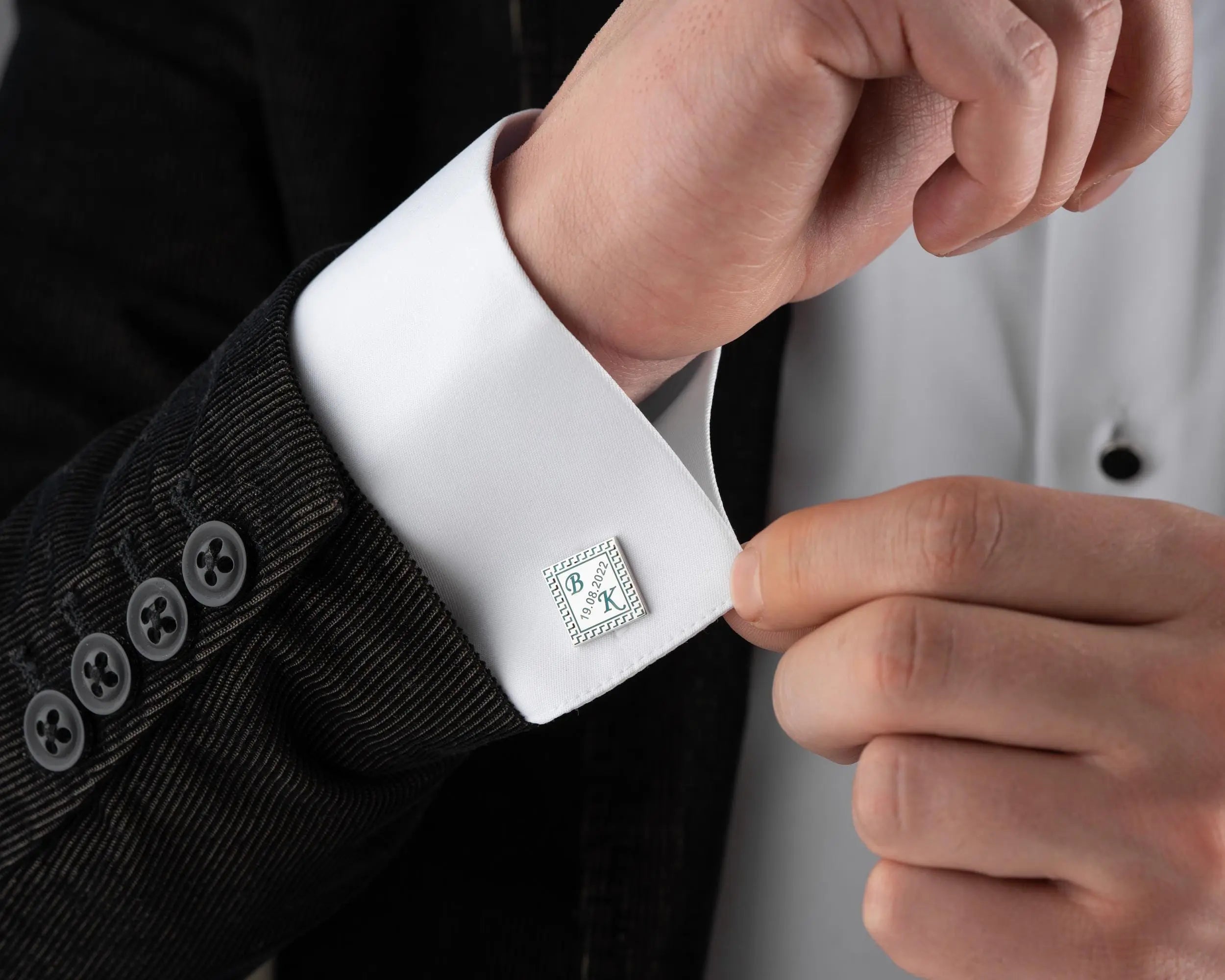 Boutons de manchette personnalisés en argent sterling faits à la main avec date et initiales : Cadeau parfait pour les garçons d'honneur