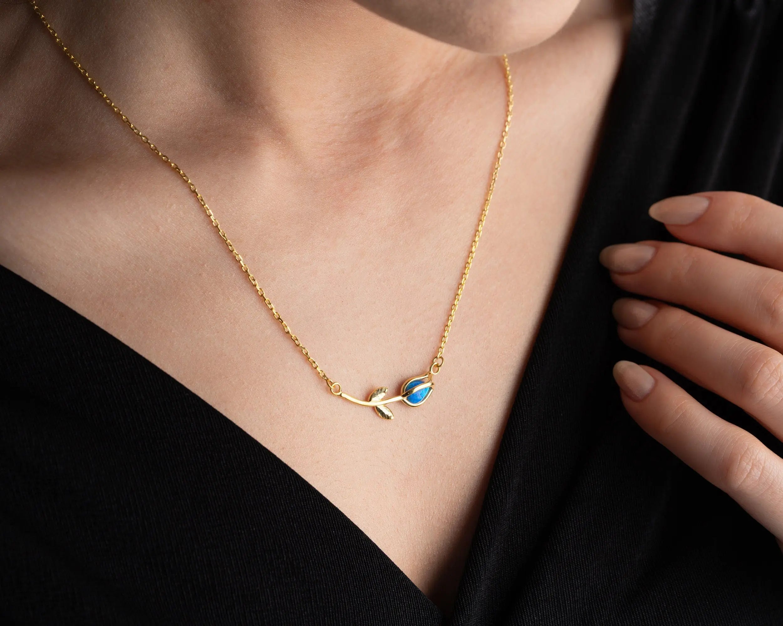 Collier Tulipe en Argent Sterling : Pendentif Opale Bleue d'Australie