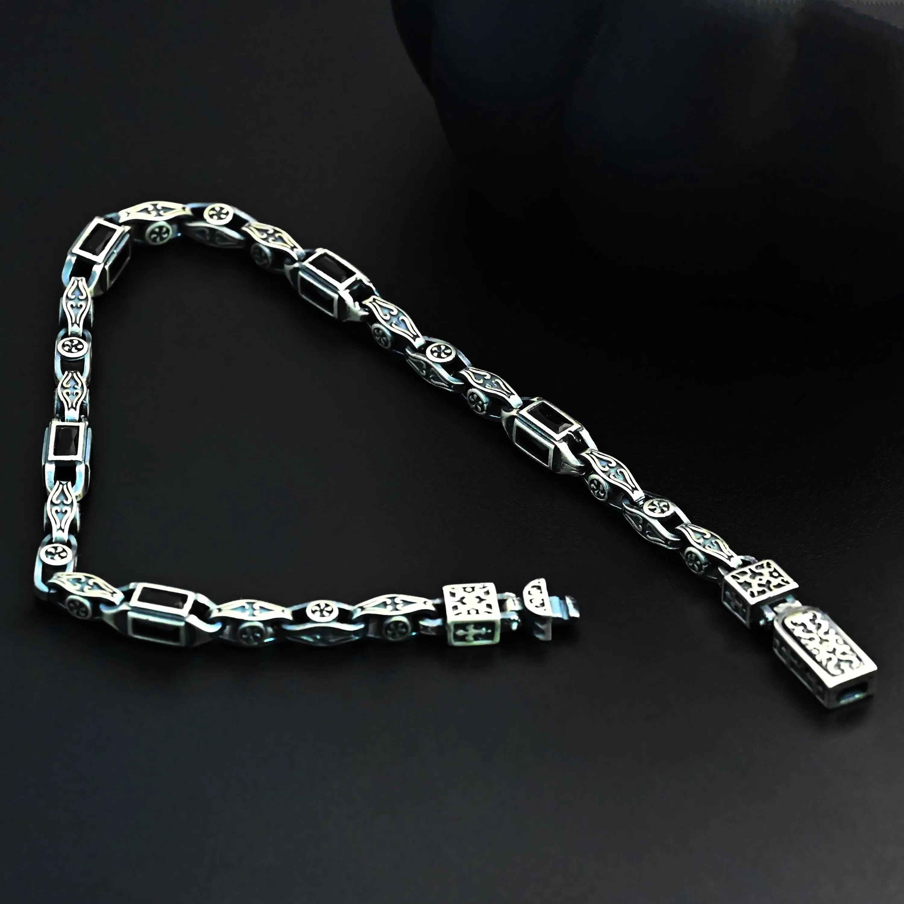 Sterling Silver Men's Bracelet: Black Zircon Vintage Link Design