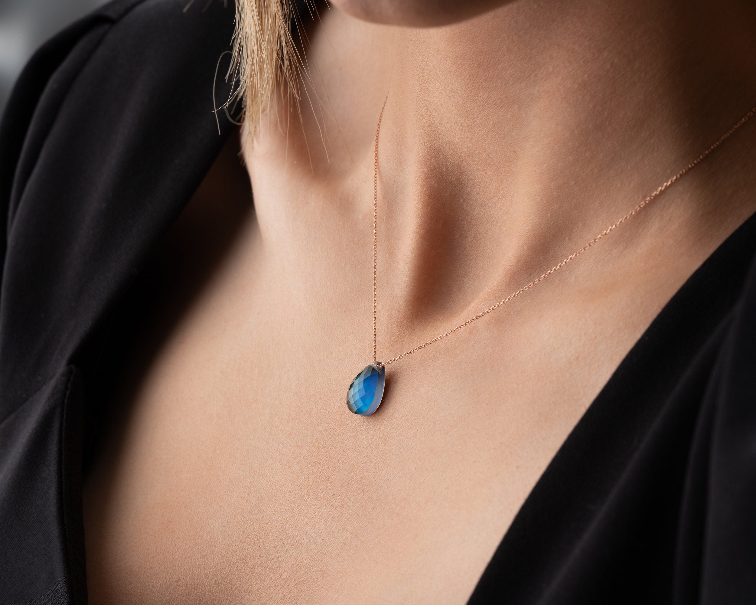 Collier Humeur Changeant de Couleur | Pendentif en Labradorite Mystique Éclat Bleu | Bijoux en Pierre d'Énergie en Or Rose