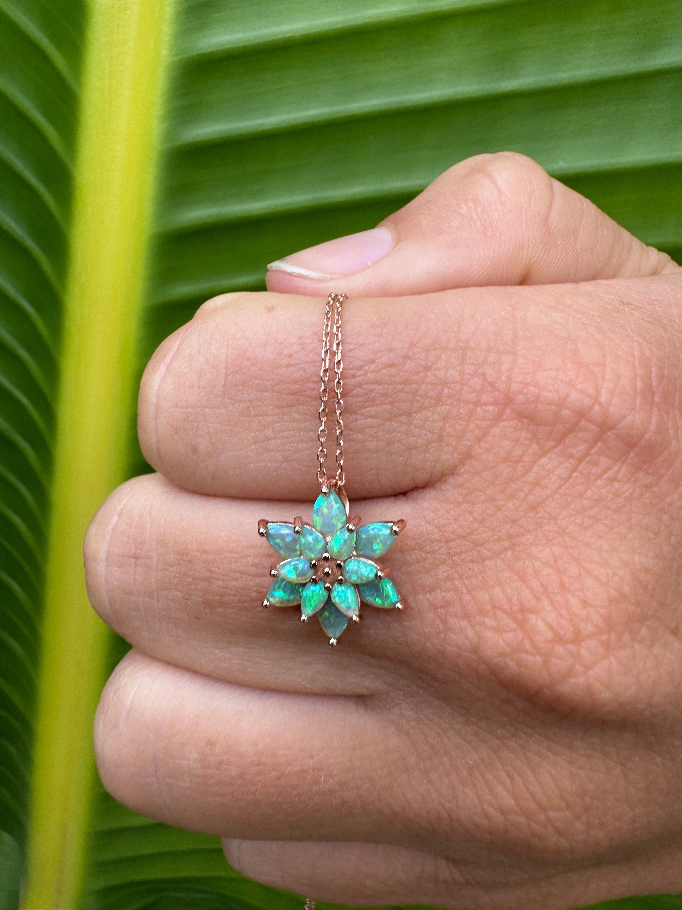 Collier Lotus en argent sterling : Opale australienne verte, Fait à la main