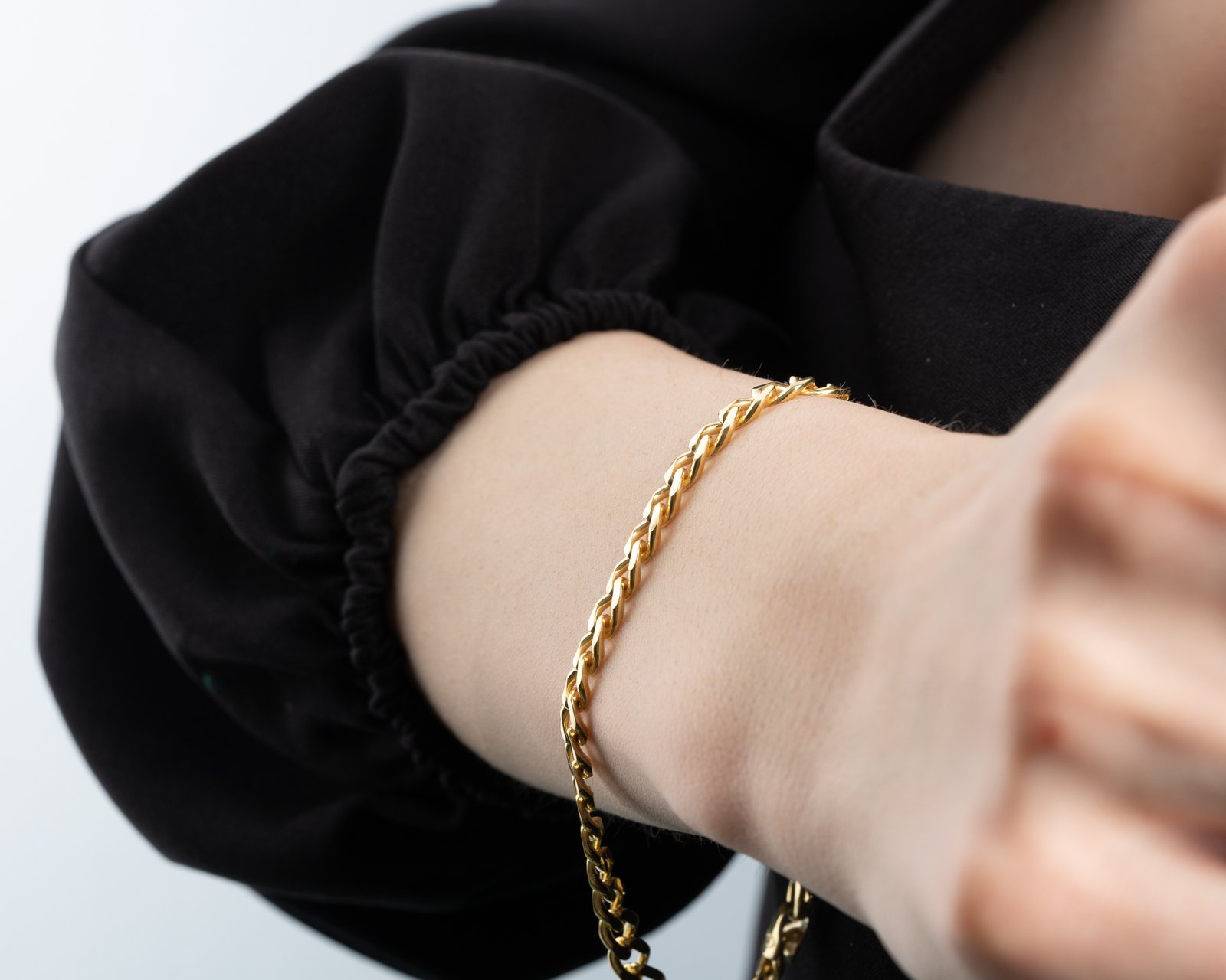 Classic Gold Chain Bracelet - Image 4