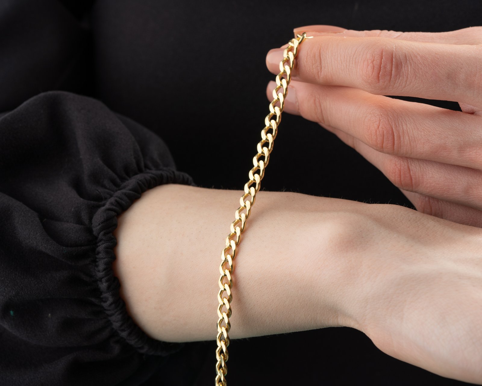Classic Gold Chain Bracelet - Image 5