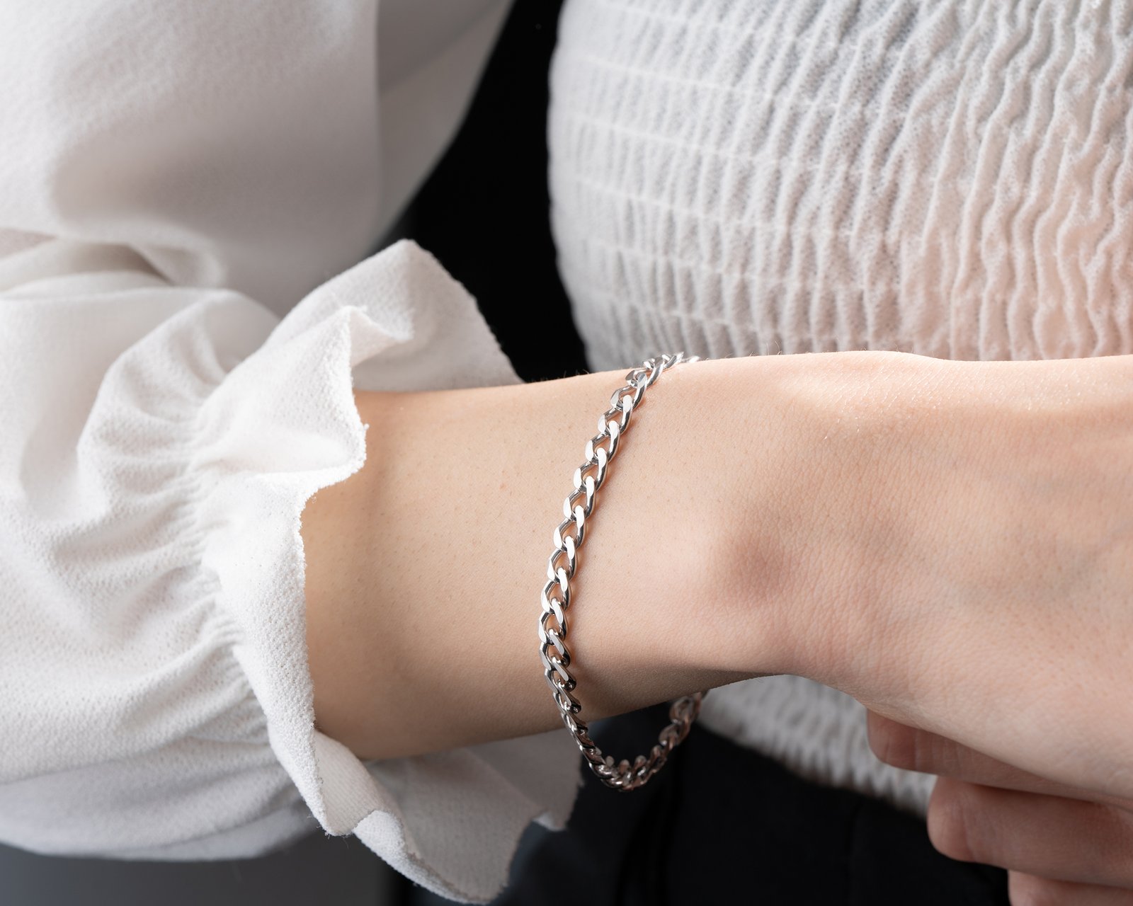 Classic Gold Chain Bracelet - Image 6