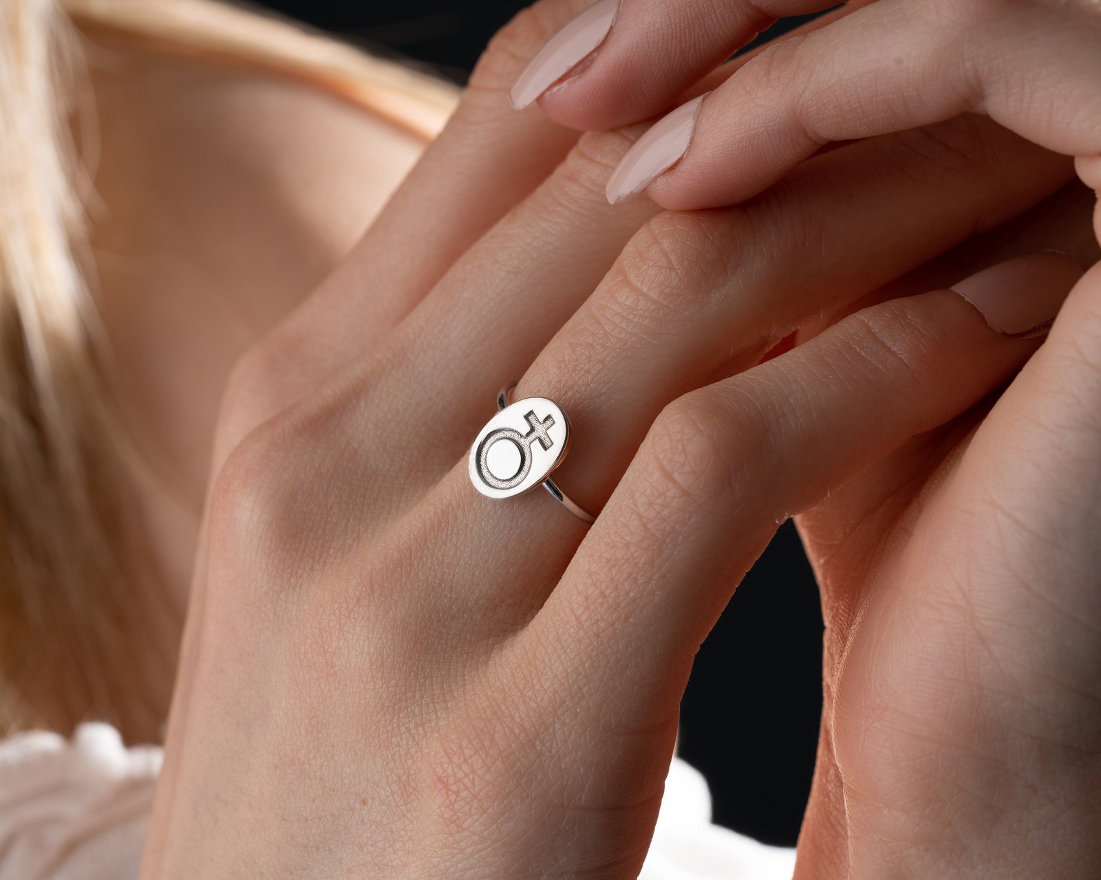 Female Symbol Signet Ring - Image 6