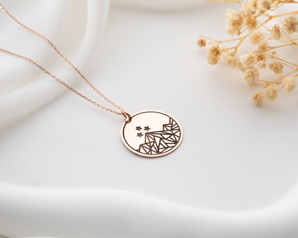 Round mountain stars pendant