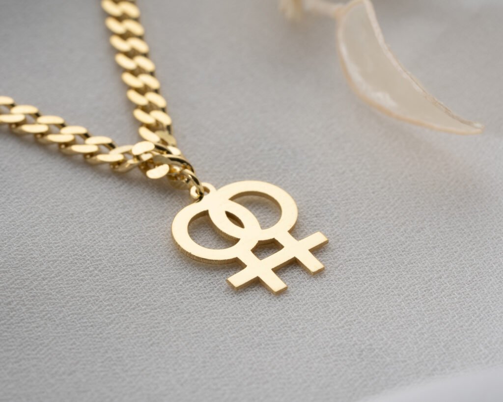 gold-plated double female symbol anklet on ankle close-up