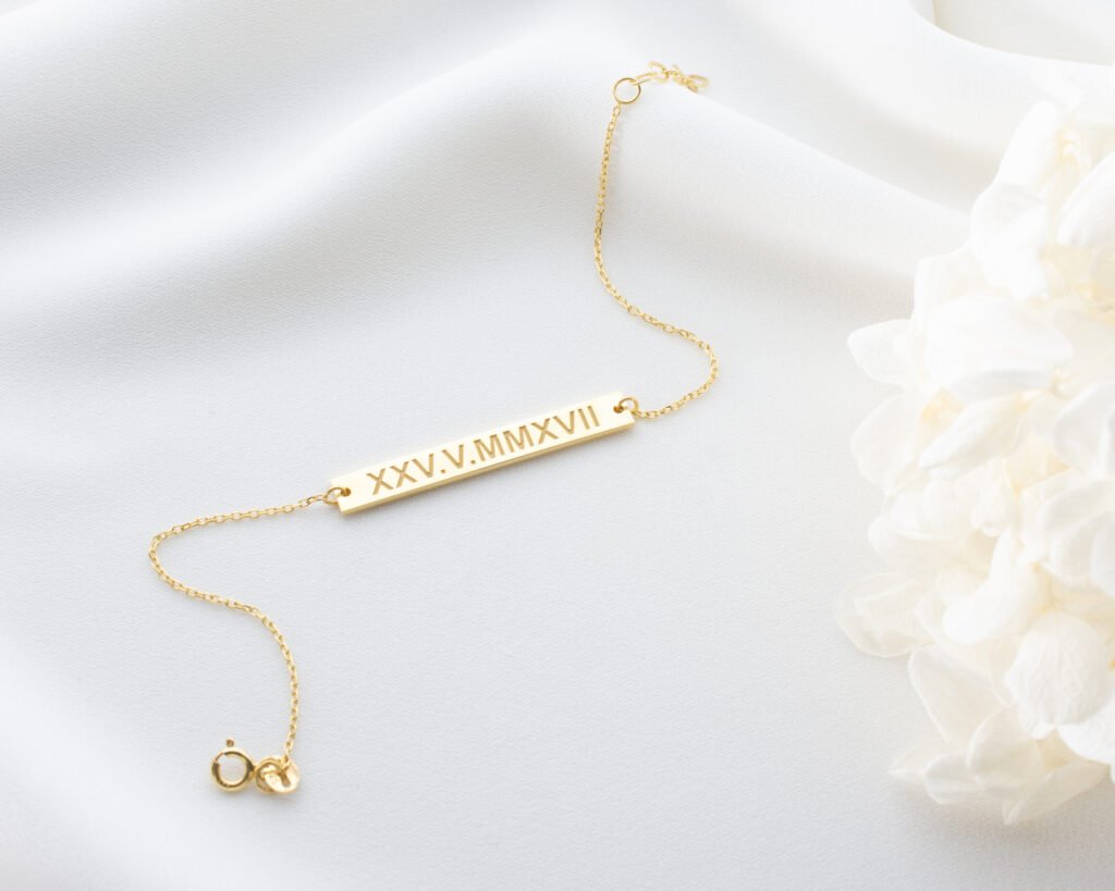 Gold Roman Numeral Bracelet – Women's Jewelry