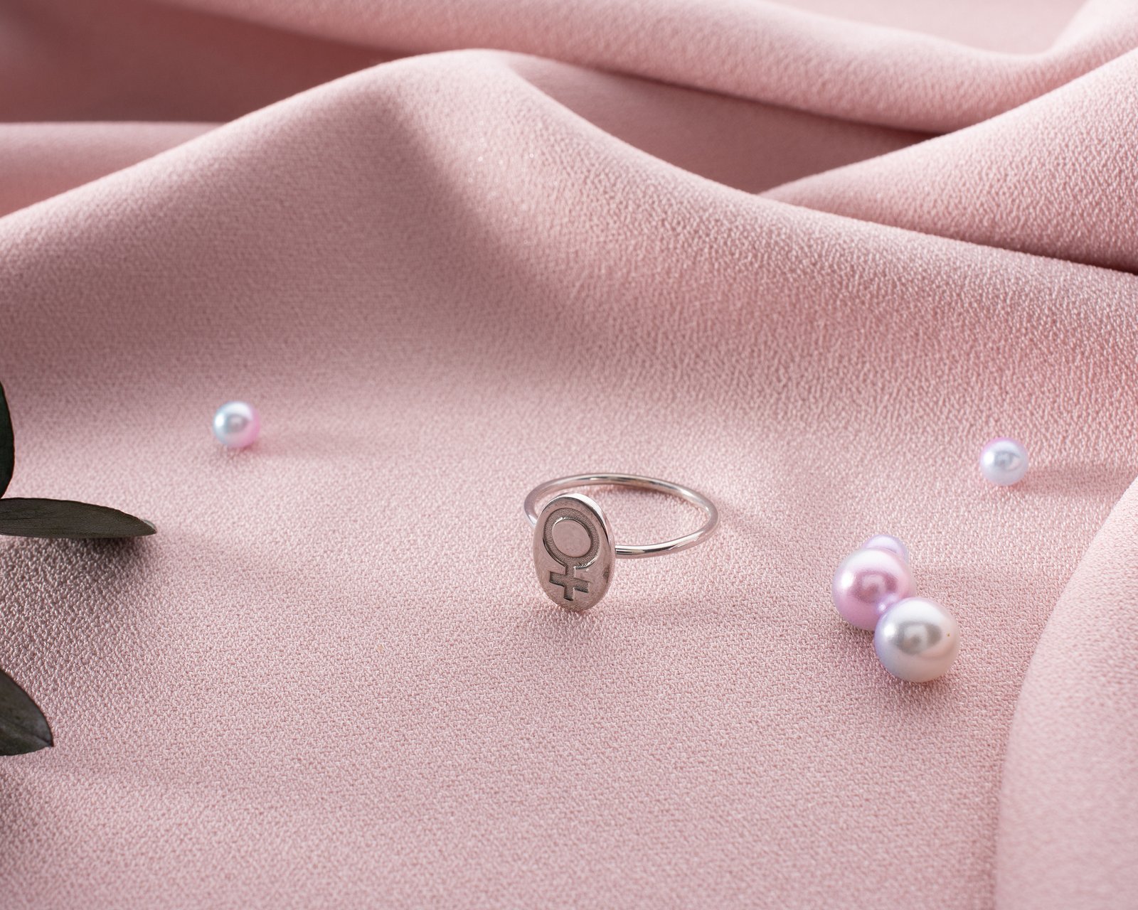 Female Symbol Signet Ring - Image 7