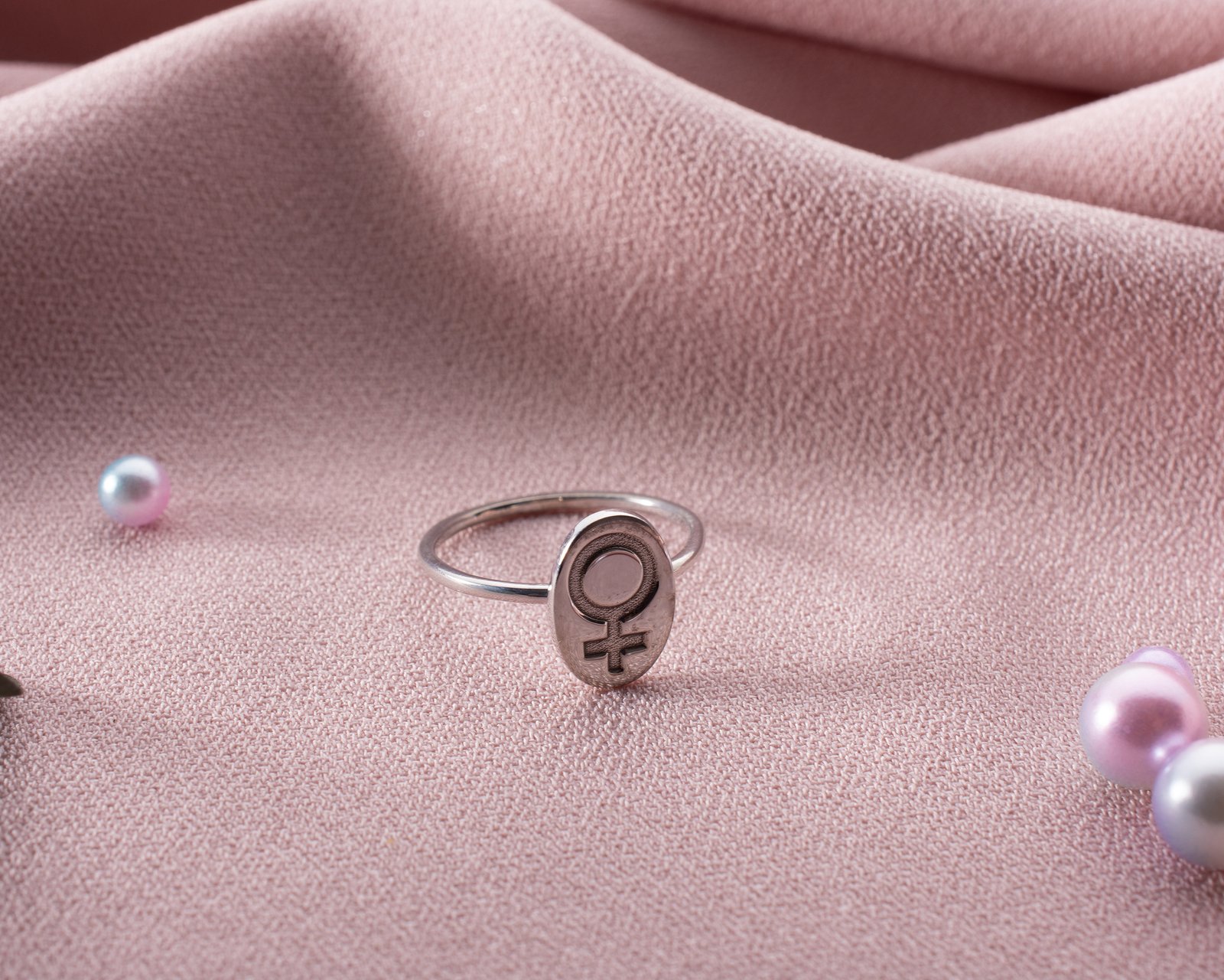 Female Symbol Signet Ring - Image 8