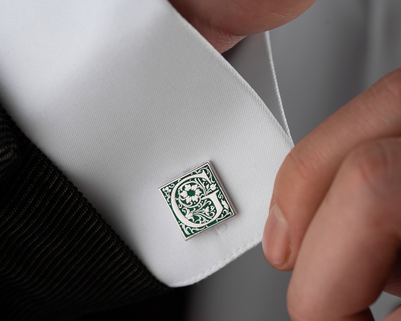 Personalized Men's Cufflinks Ornamental Letter Frame Polished Silver - Image 2