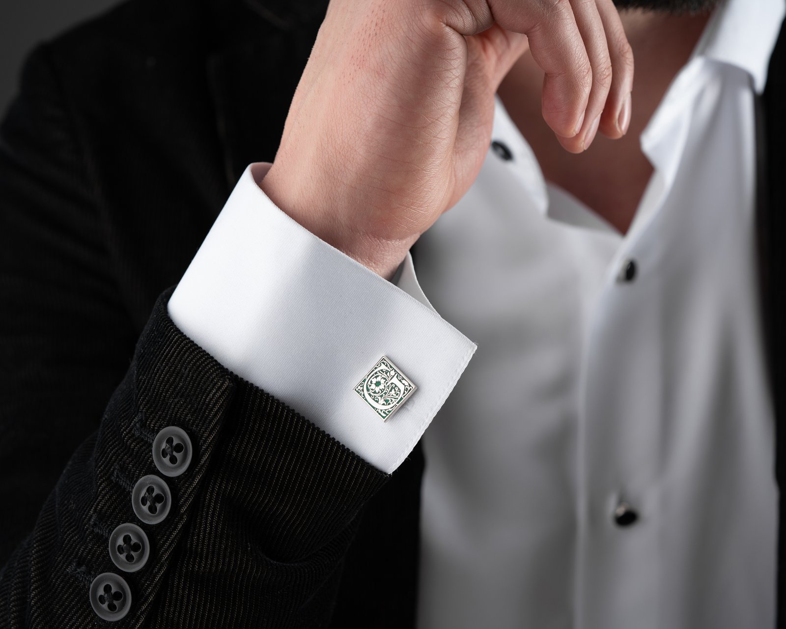 Personalized Men's Cufflinks Ornamental Letter Frame Polished Silver - Image 7